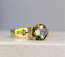 Load image into Gallery viewer, Phenomenal Australian Parti Sapphire in 9ct yellow gold