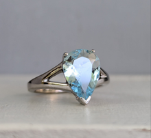 Load image into Gallery viewer, Aquamarine droplet 💧 9ct white gold ring
