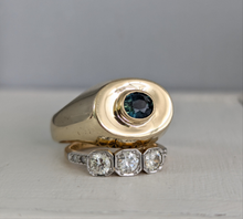 Load image into Gallery viewer, The parti sapphire signet 9ct yellow gold