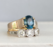 Load image into Gallery viewer, Vintage blue zircon 9ct ring