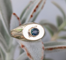 Load image into Gallery viewer, The parti sapphire signet 9ct yellow gold