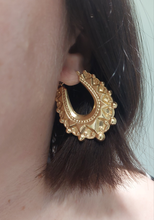 Load image into Gallery viewer, Vintage Unoaerre Italian Geometric hoops 9ct yellow gold.