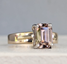 Load image into Gallery viewer, Mauve pink Harts Ranges zircon 9ct gold ring