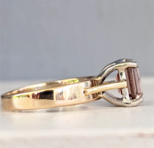 Load image into Gallery viewer, Mauve pink Harts Ranges zircon 9ct gold ring