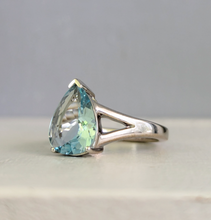 Load image into Gallery viewer, Aquamarine droplet 💧 9ct white gold ring