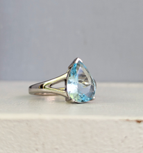 Load image into Gallery viewer, Aquamarine droplet 💧 9ct white gold ring
