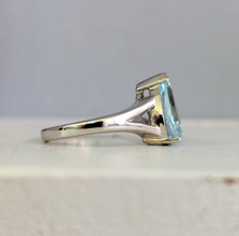 Load image into Gallery viewer, Aquamarine droplet 💧 9ct white gold ring