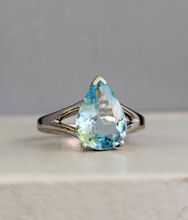 Load image into Gallery viewer, Aquamarine droplet 💧 9ct white gold ring