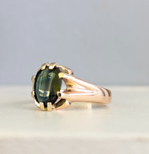 Load image into Gallery viewer, Australian parti sapphire in Early Australian rosey 9ct yellow gold