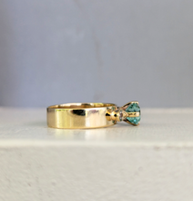 Load image into Gallery viewer, Glowing tourmaline and spinel ring 9ct yellow gold