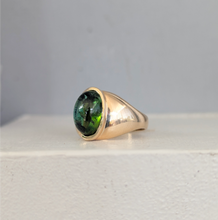 Load image into Gallery viewer, Underwater bi-colour tourmaline in 9ct rosey yellow gold