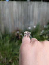 Load image into Gallery viewer, Pale champagne topaz filigree in sterling silver