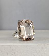Load image into Gallery viewer, Pale champagne topaz filigree in sterling silver