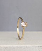 Load image into Gallery viewer, Delicate vintage morganite ring 9ct yellow gold