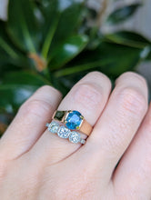 Load image into Gallery viewer, Vintage blue zircon 9ct ring