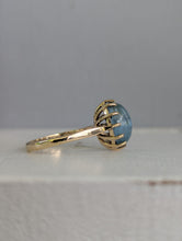 Load image into Gallery viewer, The water drop aquamarine vintage 9ct yellow gold ring