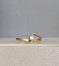 Load image into Gallery viewer, Dainty diamond bypass swirl c1980s 9ct yellow gold