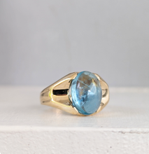 Load image into Gallery viewer, Glowing Aquamarine cabochon in vintage 9ct yellow gold