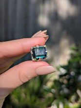 Load image into Gallery viewer, Vintage Buttercup green spinel ring in sterling silver