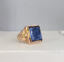Load image into Gallery viewer, Vintage blue centurion intaglio signet 9ct rosey gold