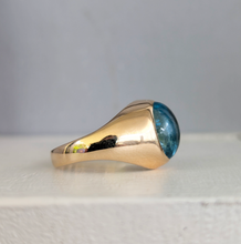 Load image into Gallery viewer, Aquamarine Cabochon signet in vintage 9ct yellow gold