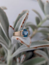 Load image into Gallery viewer, Vintage blue zircon 9ct ring