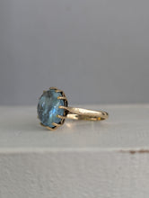 Load image into Gallery viewer, The water drop aquamarine vintage 9ct yellow gold ring