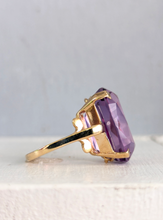 Load image into Gallery viewer, Vivid Amethyst ring c1967 UK 9ct yellow gold