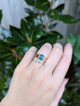 Load image into Gallery viewer, Vintage blue zircon 9ct ring