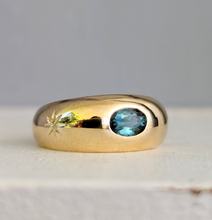 Load image into Gallery viewer, Chunky curved vintage band with teal blue Australian sapphire stars