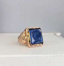 Load image into Gallery viewer, Vintage blue centurion intaglio signet 9ct rosey gold