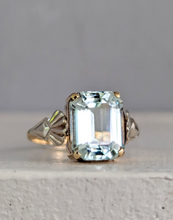 Load image into Gallery viewer, Seashell aquamarine in 9ct Art deco Australian made ring by Lustre