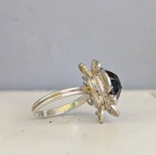Load image into Gallery viewer, Green spinel flower wirework ring mid century silver