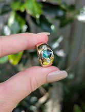 Load image into Gallery viewer, Glowing 2.05ct Australian parti sapphire & diamond 9ct band c1980s