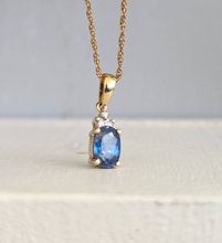 Load image into Gallery viewer, Bright natural blue sapphire in vintage 9ct yellow gold pendant