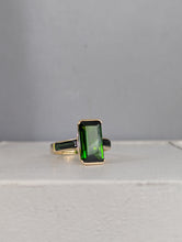 Load image into Gallery viewer, Tantalising vintage tourmaline ring in 14ct yellow gold
