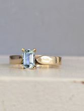 Load image into Gallery viewer, Vintage Aquamarine 9ct yellow gold ring