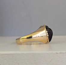 Load image into Gallery viewer, Vintage glass scarab beetle signet 9ct yellow gold