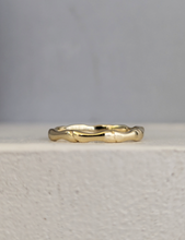 Load image into Gallery viewer, Dainty Bamboo 9ct band