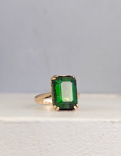 Load image into Gallery viewer, Vintage chrome Tourmaline in 9ct yellow gold.