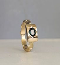 Load image into Gallery viewer, Teal sapphire bamboo signet 9ct yellow gold