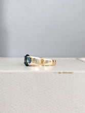 Load image into Gallery viewer, Vintage blue zircon 9ct ring