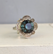 Load image into Gallery viewer, Green spinel flower wirework ring mid century silver
