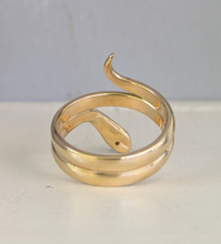Load image into Gallery viewer, Serious serpent ring with parti sapphire 14k yellow gold