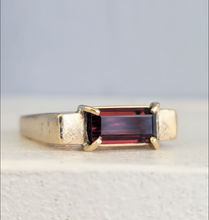 Load image into Gallery viewer, Modernist c1970 Garnet ring in 14ct