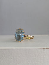 Load image into Gallery viewer, The water drop aquamarine vintage 9ct yellow gold ring