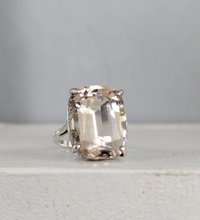 Load image into Gallery viewer, Pale champagne topaz filigree in sterling silver