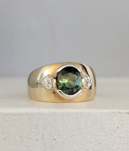 Load image into Gallery viewer, Glowing 2.05ct Australian parti sapphire & diamond 9ct band c1980s