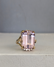 Load image into Gallery viewer, Breathtaking blush pink kunzite c1960s in 9ct