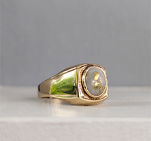 Load image into Gallery viewer, Eureka Vintage Australian gold bearing quartz ring 9ct yellow gold